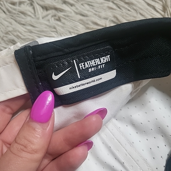 *SOLD* Nike Featherlight Dri Fit Hat Cap Baseball Hat Cap White & Black Running - Picture 10 of 10